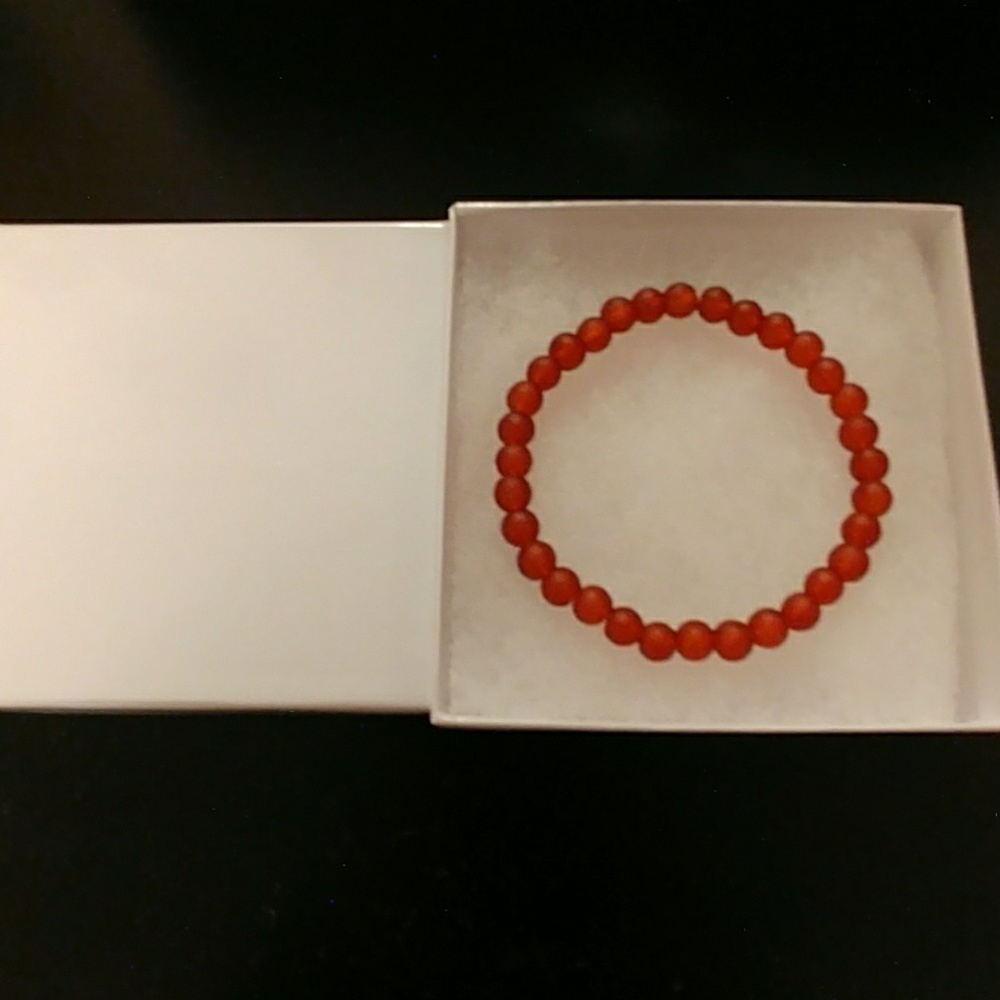 🔥CLEARANCE! Strawberry Matte Crystal Bracelet - Picture 6 of 8
